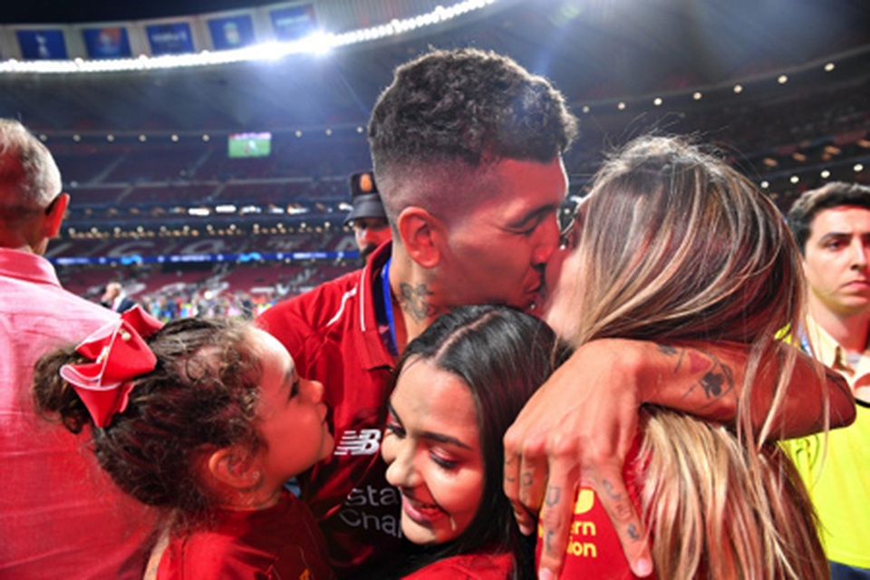 Cầu thủ Liverpool ăn mừng chức vô địch Champions League bên dàn bạn gái xinh đẹp - 3 Cầu thủ Liverpool ăn mừng chức vô địch Champions League bên dàn bạn gái xinh đẹp - 3