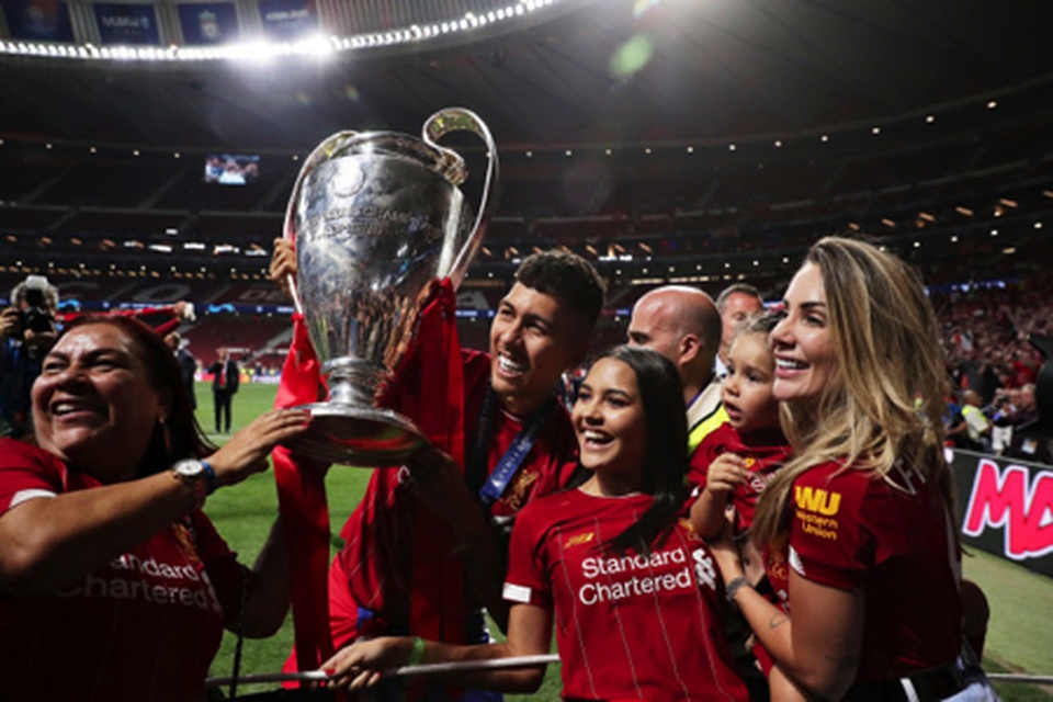 Cầu thủ Liverpool ăn mừng chức vô địch Champions League bên dàn bạn gái xinh đẹp - 4 Cầu thủ Liverpool ăn mừng chức vô địch Champions League bên dàn bạn gái xinh đẹp - 4