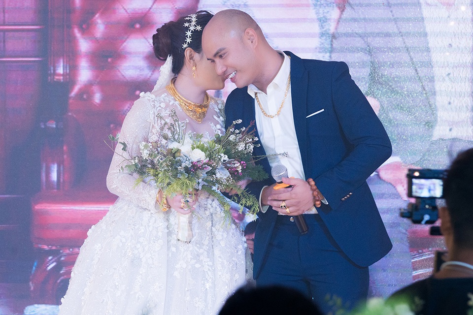 Đông đảo sao Việt chúc mừng đám cưới nhạc sĩ A Tuân - 2 Đông đảo sao Việt chúc mừng đám cưới nhạc sĩ A Tuân - 2