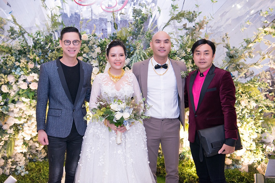 Đông đảo sao Việt chúc mừng đám cưới nhạc sĩ A Tuân - 10 Đông đảo sao Việt chúc mừng đám cưới nhạc sĩ A Tuân - 10