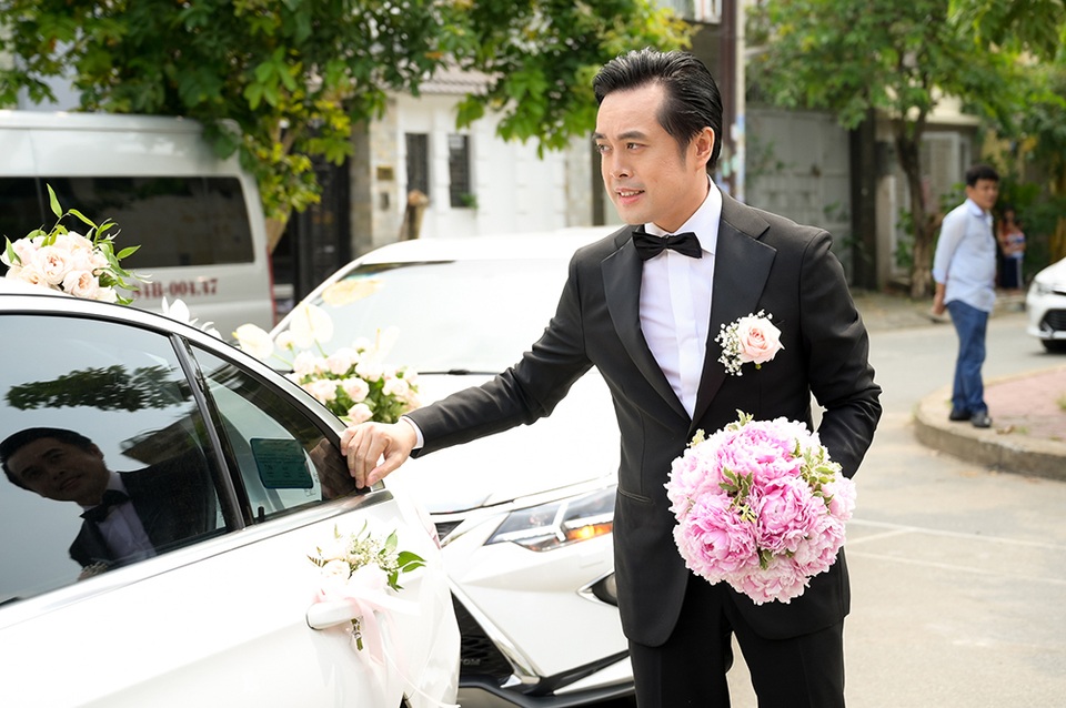 Nhạc sĩ Dương Khắc Linh liên tục hôn vợ Sara Lưu trong lễ vu quy - 2 Nhạc sĩ Dương Khắc Linh liên tục hôn vợ Sara Lưu trong lễ vu quy - 2