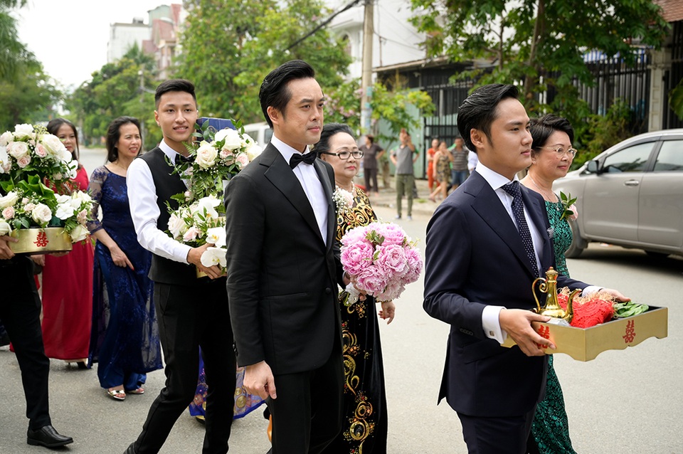 Nhạc sĩ Dương Khắc Linh liên tục hôn vợ Sara Lưu trong lễ vu quy - 5 Nhạc sĩ Dương Khắc Linh liên tục hôn vợ Sara Lưu trong lễ vu quy - 5