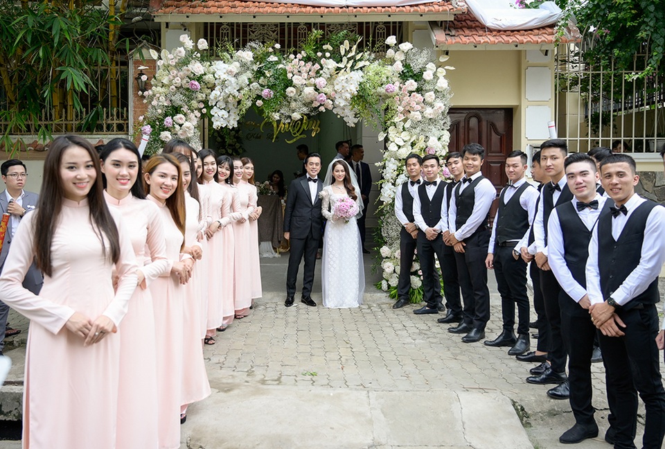 Nhạc sĩ Dương Khắc Linh liên tục hôn vợ Sara Lưu trong lễ vu quy - 13 Nhạc sĩ Dương Khắc Linh liên tục hôn vợ Sara Lưu trong lễ vu quy - 13