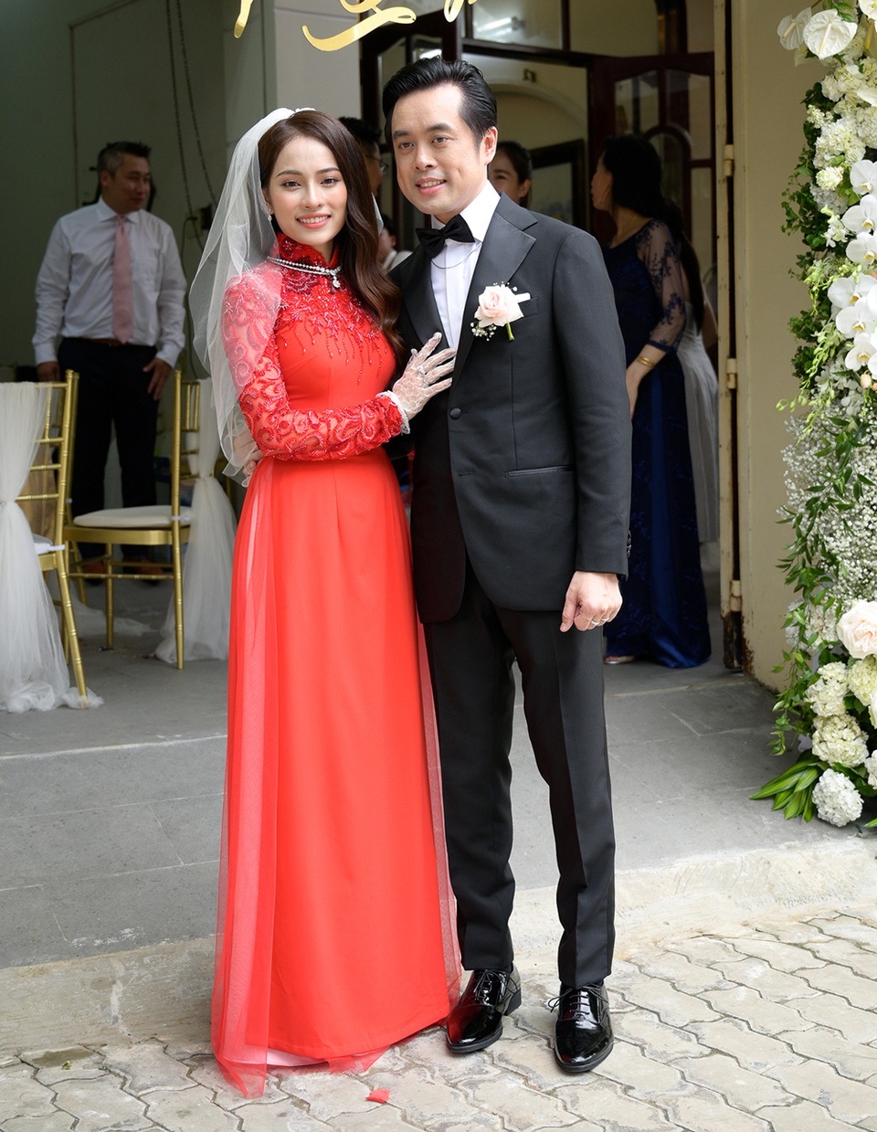 Nhạc sĩ Dương Khắc Linh liên tục hôn vợ Sara Lưu trong lễ vu quy - 16 Nhạc sĩ Dương Khắc Linh liên tục hôn vợ Sara Lưu trong lễ vu quy - 16