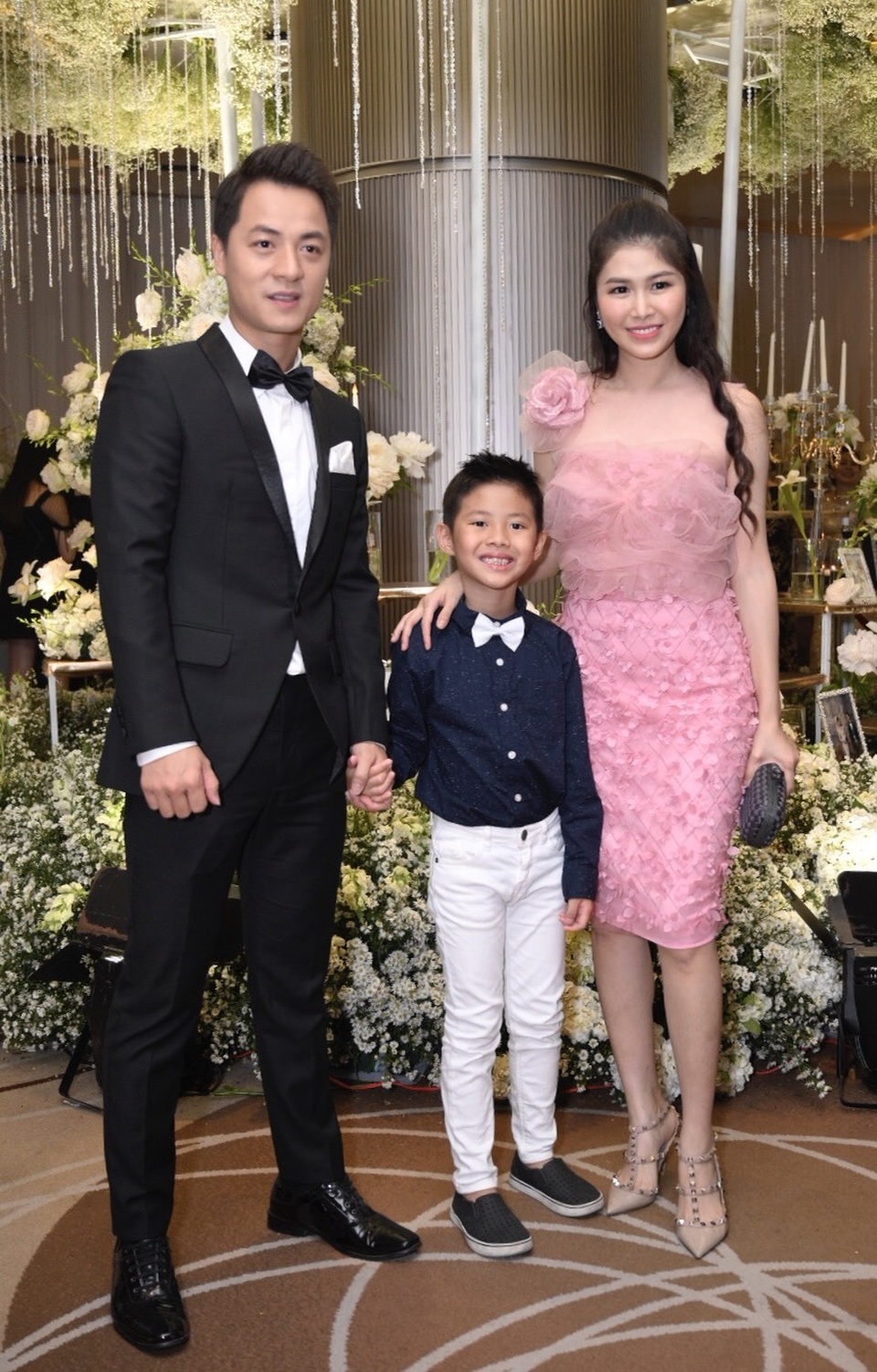 Chồng Thu Minh tháp tùng vợ dự đám cưới nhạc sĩ Dương Khắc Linh - 21 Chồng Thu Minh tháp tùng vợ dự đám cưới nhạc sĩ Dương Khắc Linh - 21