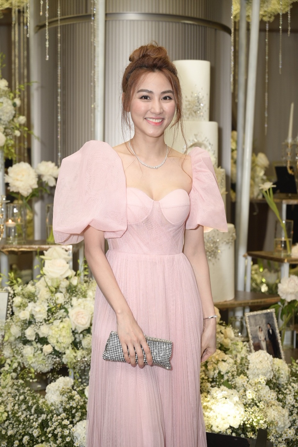 Chồng Thu Minh tháp tùng vợ dự đám cưới nhạc sĩ Dương Khắc Linh - 11 Chồng Thu Minh tháp tùng vợ dự đám cưới nhạc sĩ Dương Khắc Linh - 11