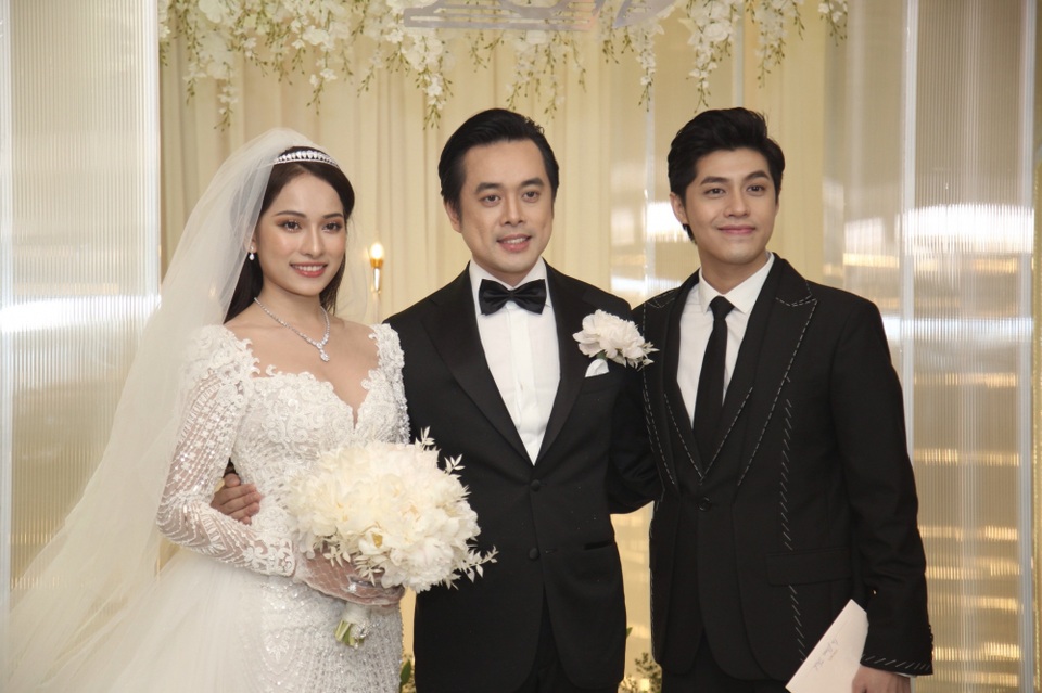 Chồng Thu Minh tháp tùng vợ dự đám cưới nhạc sĩ Dương Khắc Linh - 7 Chồng Thu Minh tháp tùng vợ dự đám cưới nhạc sĩ Dương Khắc Linh - 7