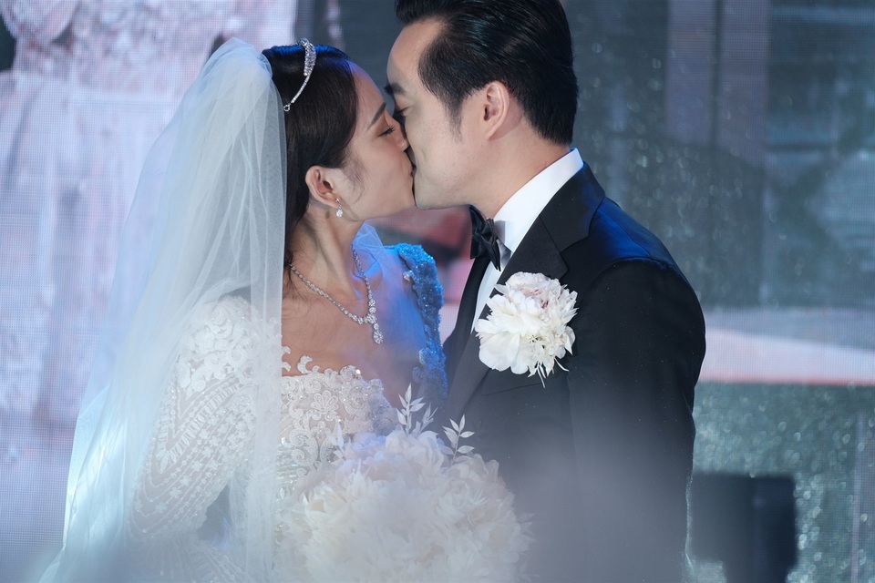 Chồng Thu Minh tháp tùng vợ dự đám cưới nhạc sĩ Dương Khắc Linh - 24 Chồng Thu Minh tháp tùng vợ dự đám cưới nhạc sĩ Dương Khắc Linh - 24