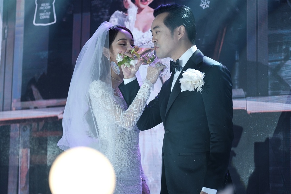 Chồng Thu Minh tháp tùng vợ dự đám cưới nhạc sĩ Dương Khắc Linh - 27 Chồng Thu Minh tháp tùng vợ dự đám cưới nhạc sĩ Dương Khắc Linh - 27