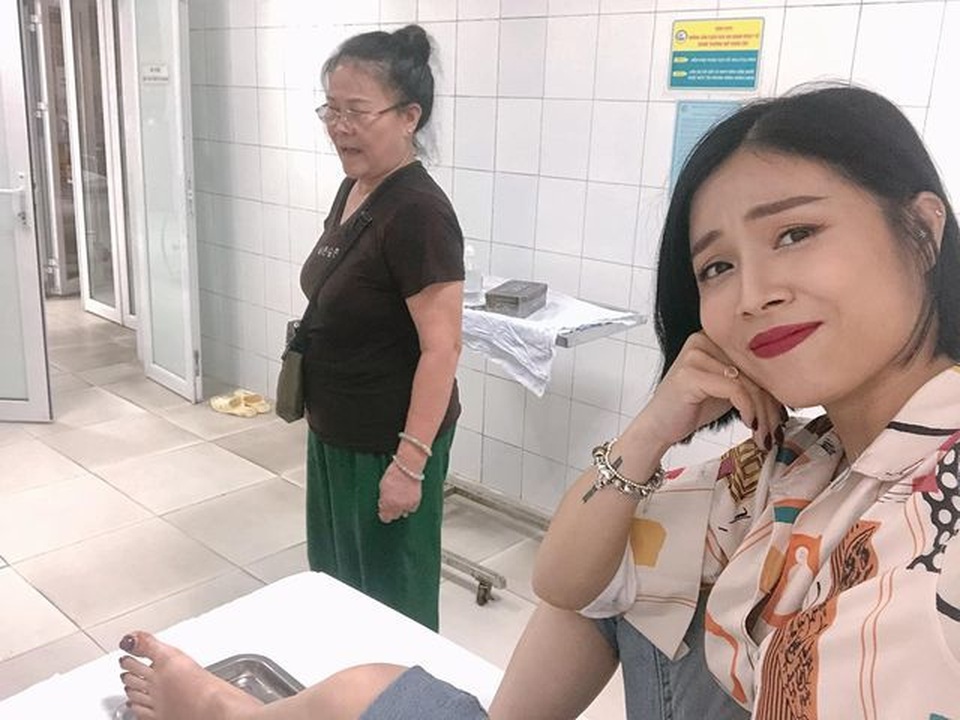 Trang phục “Bàn thờ” và “bệnh ngôi sao” của thí sinh The Voice gây tranh cãi gay gắt - 9 Trang phục “Bàn thờ” và “bệnh ngôi sao” của thí sinh The Voice gây tranh cãi gay gắt - 9