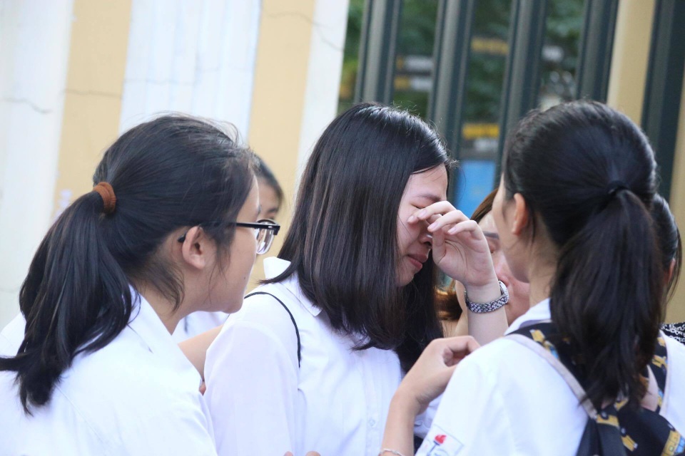 Tuyển sinh lớp 10 Hà Nội: PGS. TS cũng “ù đầu” với câu V đề Toán - 1 Tuyển sinh lớp 10 Hà Nội: PGS. TS cũng “ù đầu” với câu V đề Toán - 1