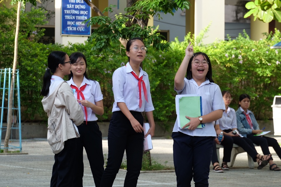 Sáng nay, gần 180.000 học sinh Hà Nội, TPHCM và Đà Nẵng thi vào lớp 10 - 4 Sáng nay, gần 180.000 học sinh Hà Nội, TPHCM và Đà Nẵng thi vào lớp 10 - 4