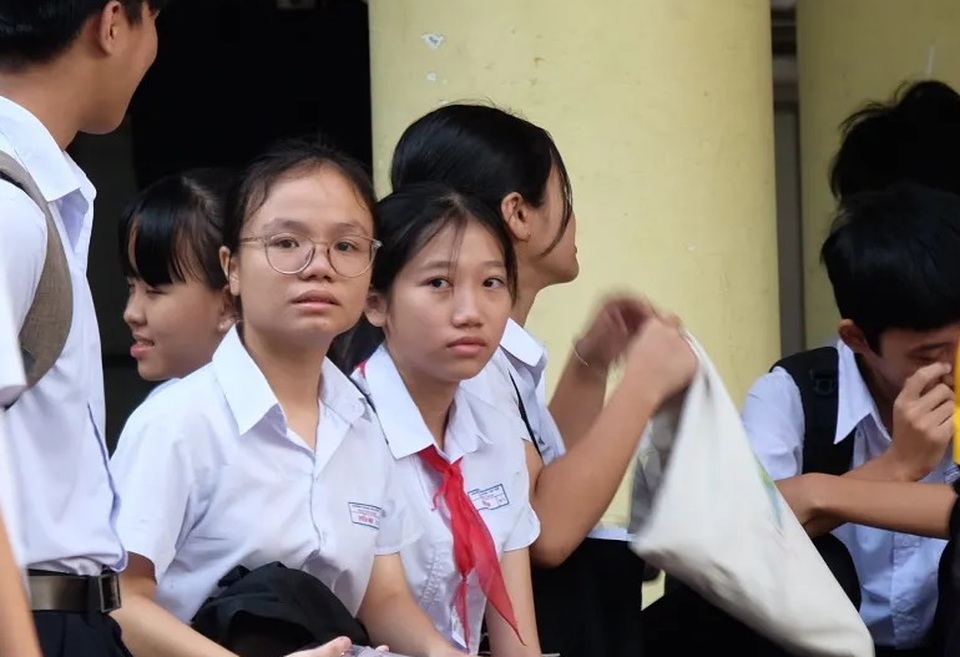 Sáng nay, gần 180.000 học sinh Hà Nội, TPHCM và Đà Nẵng thi vào lớp 10 - 7 Sáng nay, gần 180.000 học sinh Hà Nội, TPHCM và Đà Nẵng thi vào lớp 10 - 7