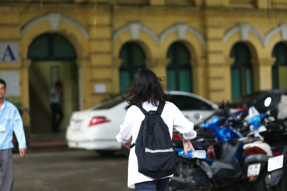 Hà Nội: Ngày Chủ nhật nín thở của phụ huynh có con thi vào lớp 10 - 5 Hà Nội: Ngày Chủ nhật nín thở của phụ huynh có con thi vào lớp 10 - 5