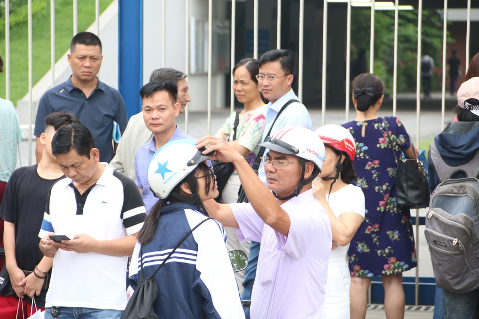 Hà Nội: Ngày Chủ nhật nín thở của phụ huynh có con thi vào lớp 10 - 1 Hà Nội: Ngày Chủ nhật nín thở của phụ huynh có con thi vào lớp 10 - 1
