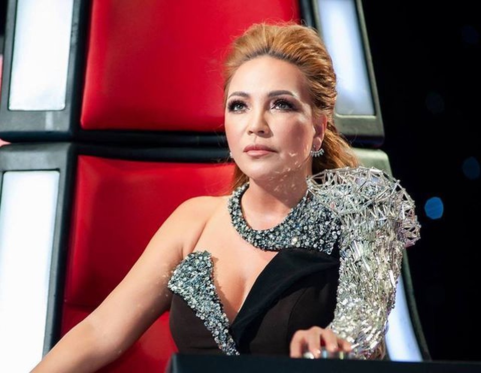 Trang phục “Bàn thờ” và “bệnh ngôi sao” của thí sinh The Voice gây tranh cãi gay gắt - 2 Trang phục “Bàn thờ” và “bệnh ngôi sao” của thí sinh The Voice gây tranh cãi gay gắt - 2