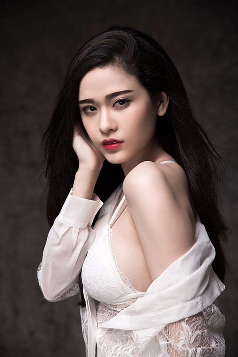 Trang phục “Bàn thờ” và “bệnh ngôi sao” của thí sinh The Voice gây tranh cãi gay gắt - 15 Trang phục “Bàn thờ” và “bệnh ngôi sao” của thí sinh The Voice gây tranh cãi gay gắt - 15