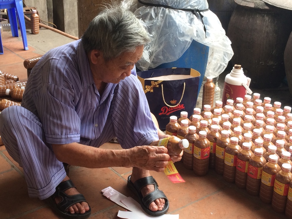 Những người “giữ lửa” cho nghề làm tương ở Cự Đà - 2