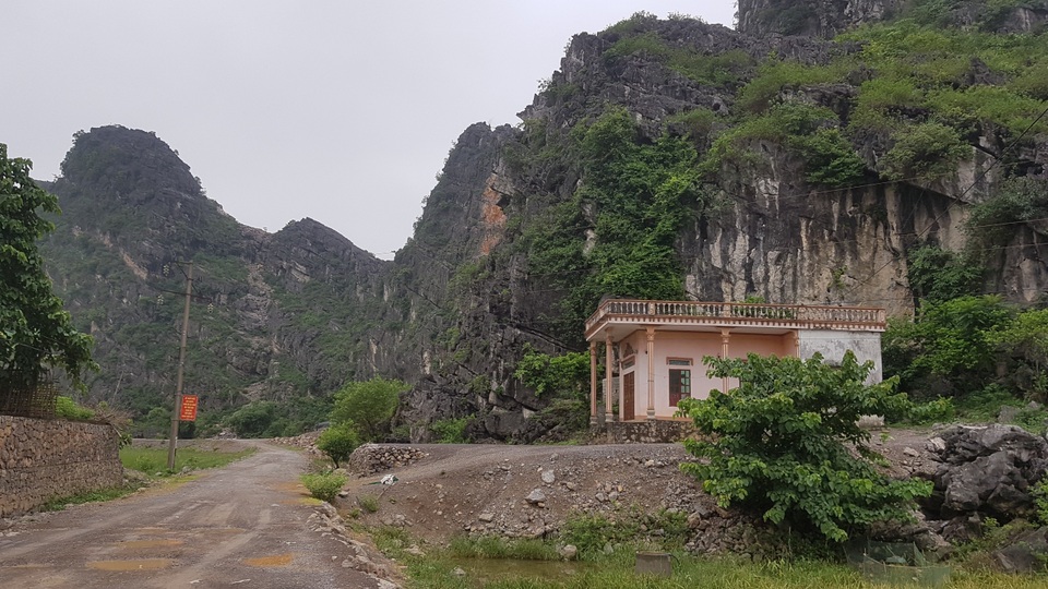 “Tử thần” treo lơ lửng trên đầu hơn 200 hộ dân - 2 “Tử thần” treo lơ lửng trên đầu hơn 200 hộ dân - 2