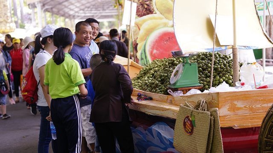 Suối Tiên giảm giá túi cói từ 20.000 đồng xuống còn 10.000 đồng - 1 Suối Tiên giảm giá túi cói từ 20.000 đồng xuống còn 10.000 đồng - 1