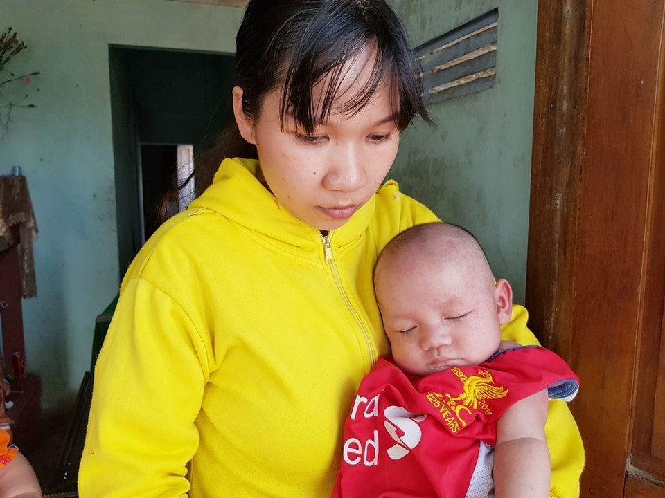 Xót xa 2 bé trai sinh đôi hơn 5 tháng tuổi bị đủ thứ bệnh hành hạ - 3 Xót xa 2 bé trai sinh đôi hơn 5 tháng tuổi bị đủ thứ bệnh hành hạ - 3