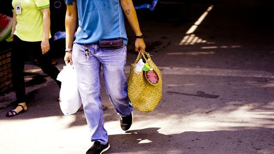Suối Tiên giảm giá túi cói từ 20.000 đồng xuống còn 10.000 đồng - 2 Suối Tiên giảm giá túi cói từ 20.000 đồng xuống còn 10.000 đồng - 2