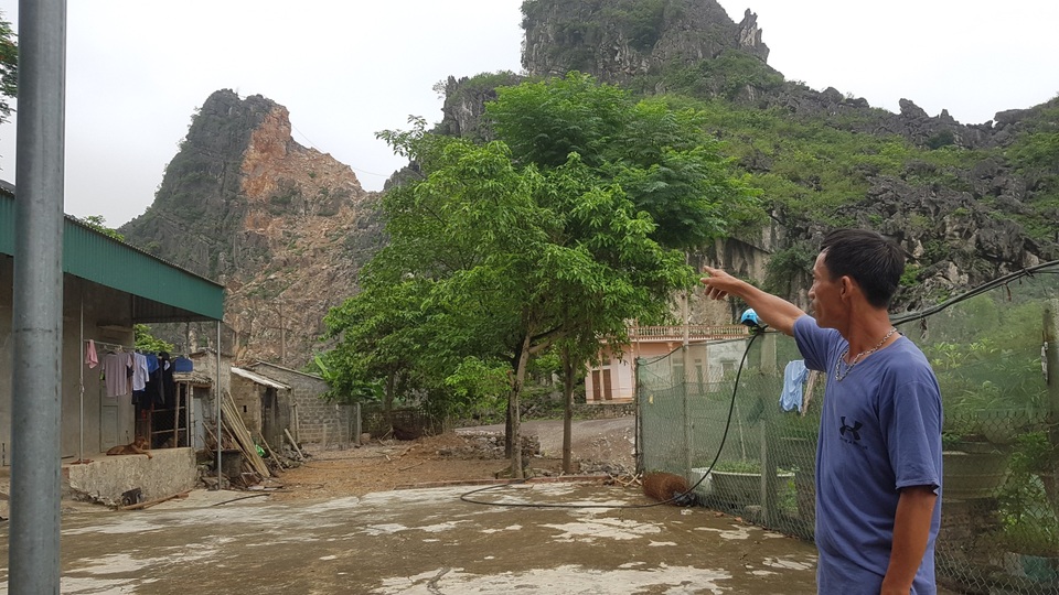 “Tử thần” treo lơ lửng trên đầu hơn 200 hộ dân - 7 “Tử thần” treo lơ lửng trên đầu hơn 200 hộ dân - 7