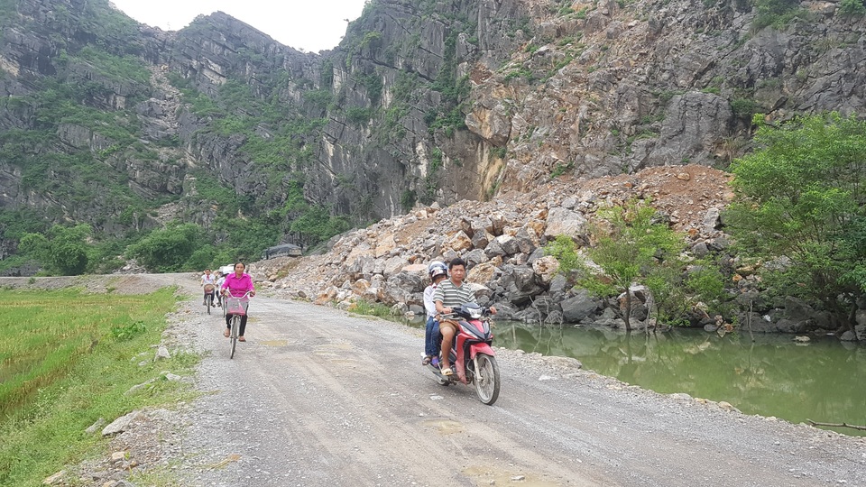 “Tử thần” treo lơ lửng trên đầu hơn 200 hộ dân - 6 “Tử thần” treo lơ lửng trên đầu hơn 200 hộ dân - 6