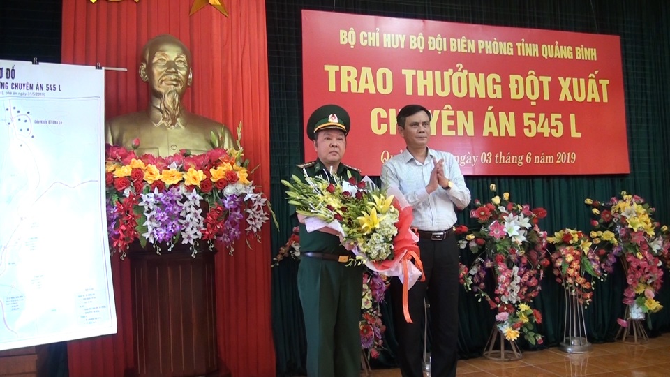 Thưởng nóng ban chuyên án phá đường dây ma túy lớn từ Lào về Việt Nam - 1 Thưởng nóng ban chuyên án phá đường dây ma túy lớn từ Lào về Việt Nam - 1