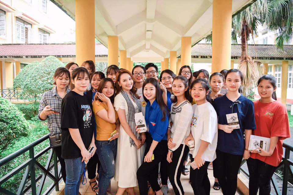Bảo Thanh Về nhà đi con tiết lộ từng giành Á khôi dù “thấp, đen và xấu” - 7 Bảo Thanh Về nhà đi con tiết lộ từng giành Á khôi dù “thấp, đen và xấu” - 7