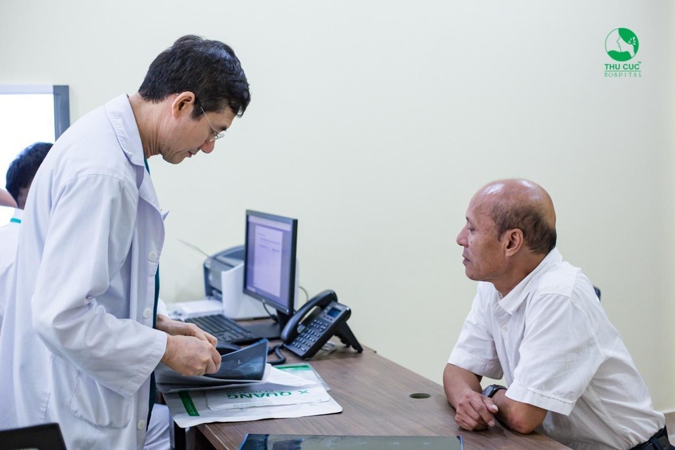 Hàng nghìn bệnh nhân tin tưởng tán sỏi không cần mổ tại Bệnh viện Thu Cúc - 2 Hàng nghìn bệnh nhân tin tưởng tán sỏi không cần mổ tại Bệnh viện Thu Cúc - 2