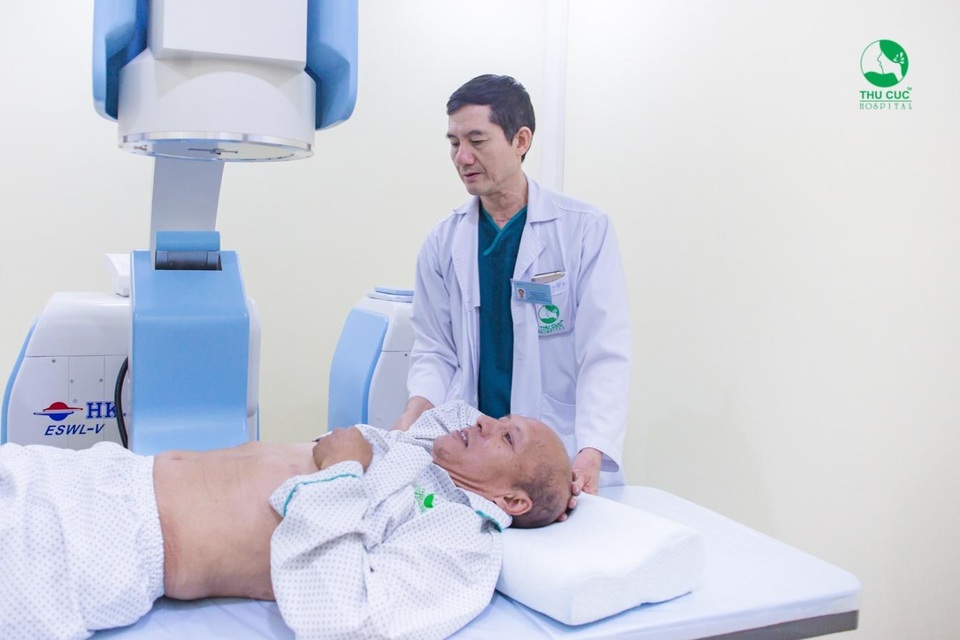 Hàng nghìn bệnh nhân tin tưởng tán sỏi không cần mổ tại Bệnh viện Thu Cúc - 3 Hàng nghìn bệnh nhân tin tưởng tán sỏi không cần mổ tại Bệnh viện Thu Cúc - 3