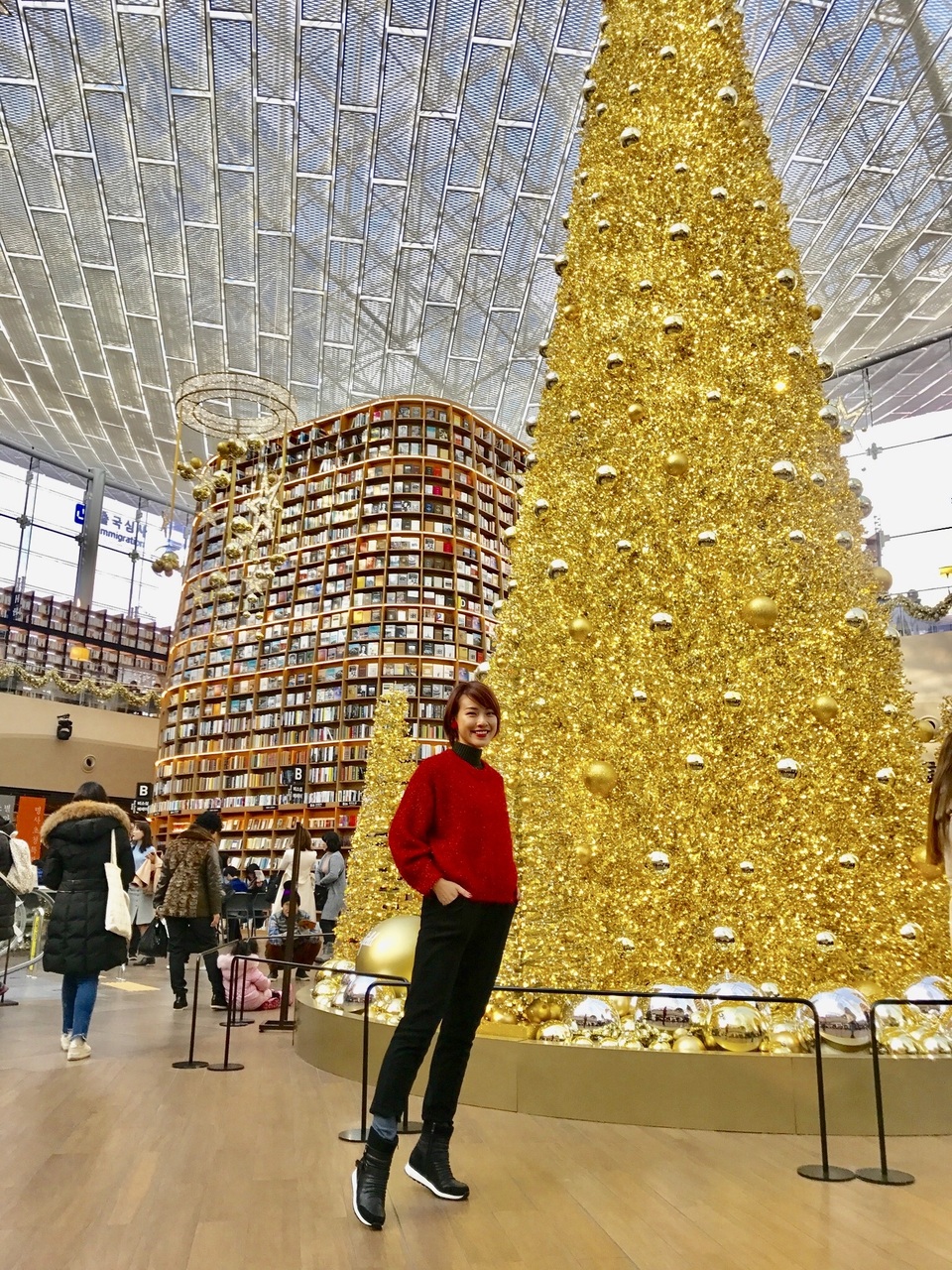 Á hậu Hoàng Oanh xì tin du ngoạn Hàn Quốc cùng siêu mẫu Thanh Hằng - 18 Á hậu Hoàng Oanh xì tin du ngoạn Hàn Quốc cùng siêu mẫu Thanh Hằng - 18