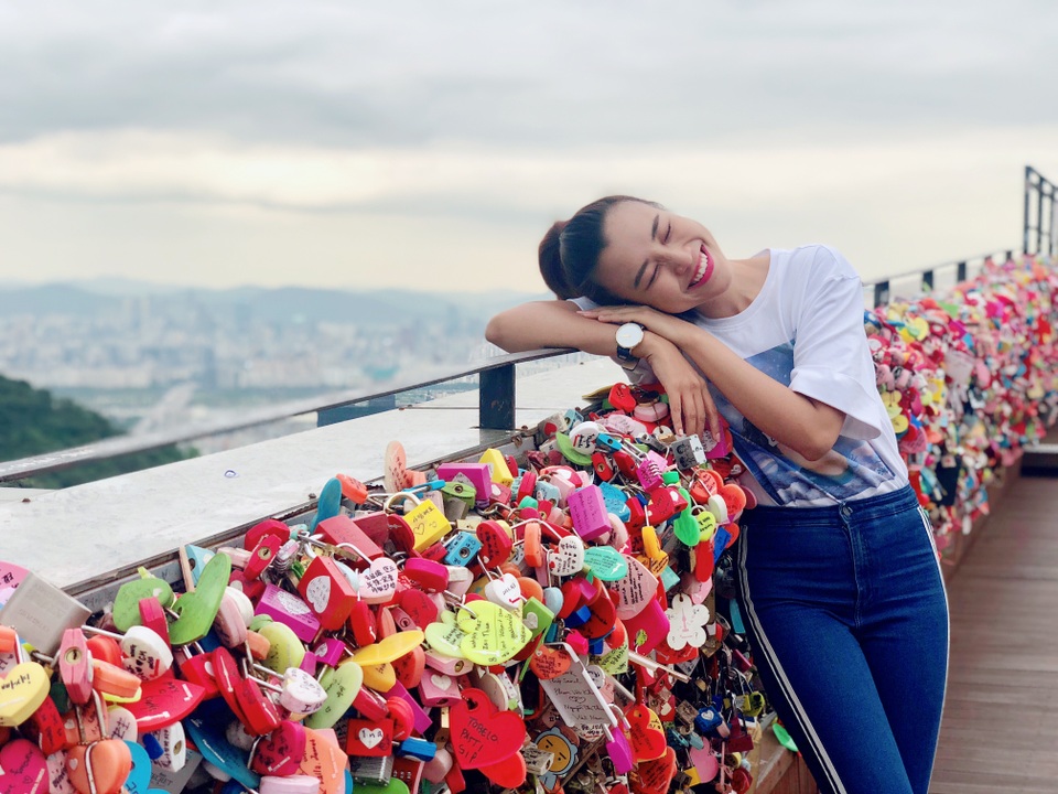 Á hậu Hoàng Oanh xì tin du ngoạn Hàn Quốc cùng siêu mẫu Thanh Hằng - 9 Á hậu Hoàng Oanh xì tin du ngoạn Hàn Quốc cùng siêu mẫu Thanh Hằng - 9