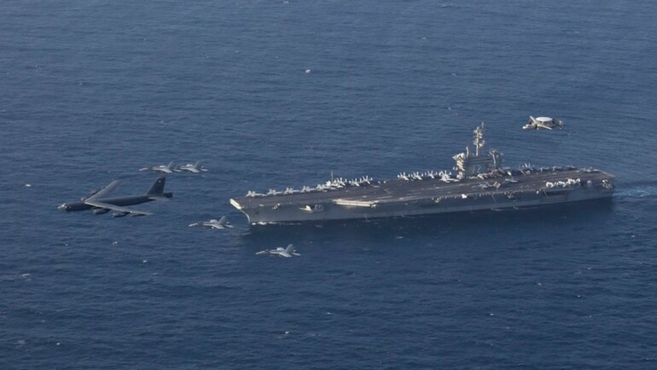 B-52, tàu sân bay Mỹ tập trận mô phỏng tấn công sát Iran - 1 B-52, tàu sân bay Mỹ tập trận mô phỏng tấn công sát Iran - 1