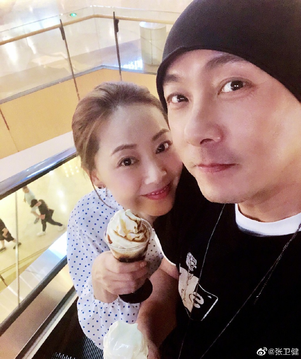 “Vua hài” Trương Vệ Kiện: Tuổi thơ bị bạo hành, nỗi buồn không được làm bố - 9 “Vua hài” Trương Vệ Kiện: Tuổi thơ bị bạo hành, nỗi buồn không được làm bố - 9