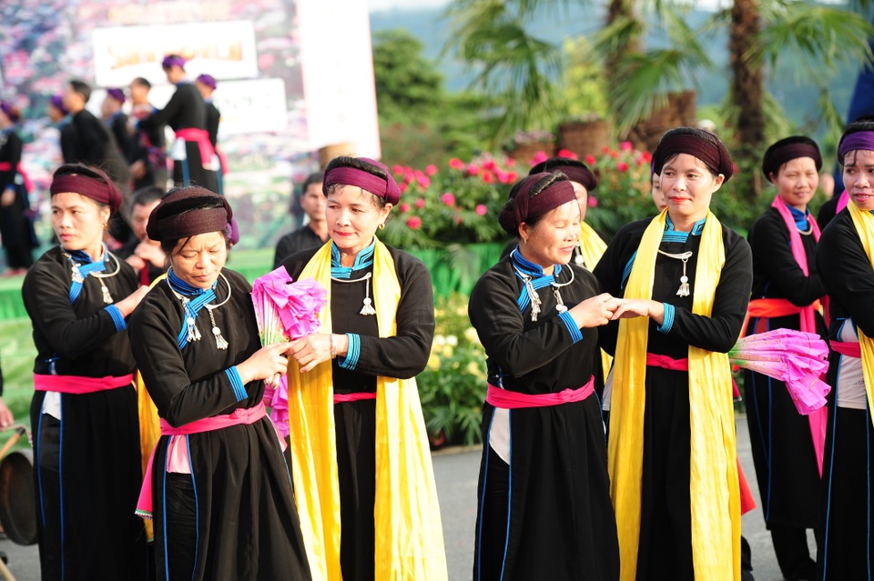 Đoàn xế cổ “độc nhất vô nhị” gây náo loạn “cao nguyên trắng Bắc Hà” - 12 Đoàn xế cổ “độc nhất vô nhị” gây náo loạn “cao nguyên trắng Bắc Hà” - 12