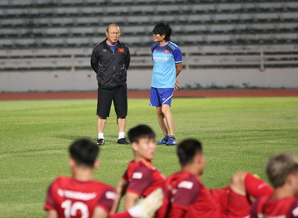 Quang Hải, Công Phượng cười tươi rói chờ đấu Thái Lan - 1 Quang Hải, Công Phượng cười tươi rói chờ đấu Thái Lan - 1