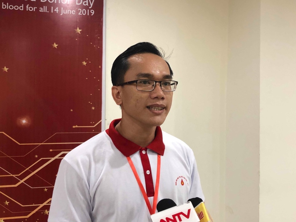 Mẹ mất do thiếu máu để truyền, người đàn ông đặt mục tiêu 100 lần hiến máu - 3 Mẹ mất do thiếu máu để truyền, người đàn ông đặt mục tiêu 100 lần hiến máu - 3