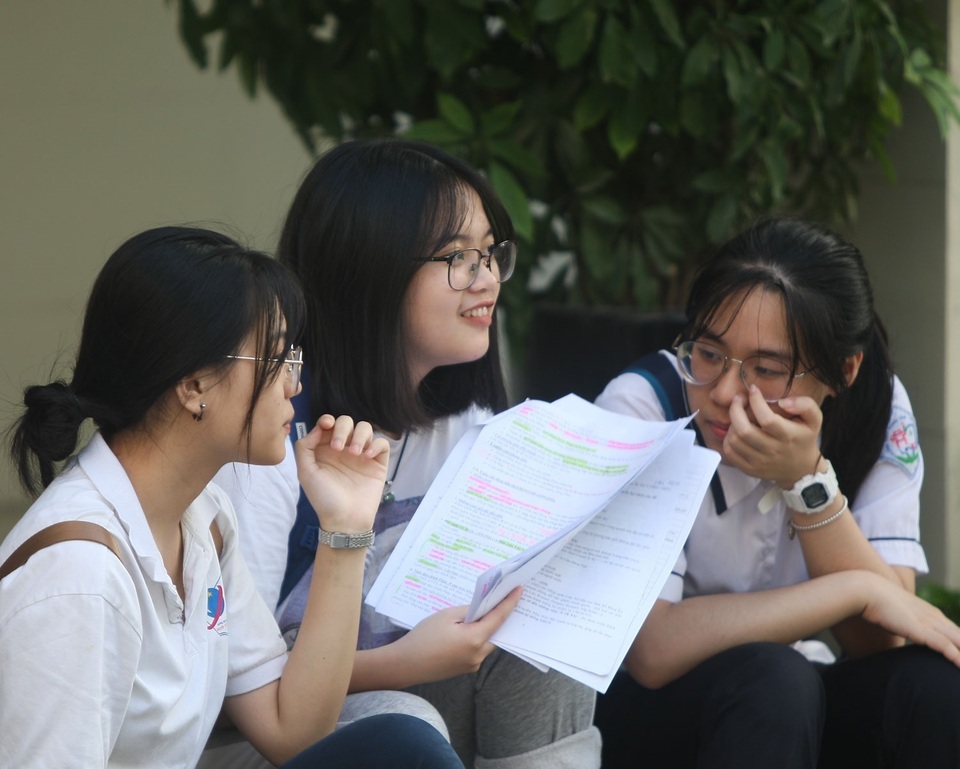 Học sinh lớp 9 vào lớp 10 tại Hà Nội tự tin với kết quả thi môn Sử - 2 Học sinh lớp 9 vào lớp 10 tại Hà Nội tự tin với kết quả thi môn Sử - 2