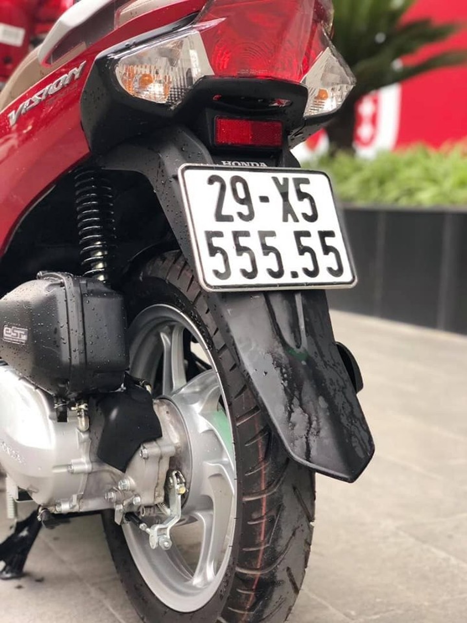 Honda Vision biển ngũ quý 5 giá gần 200 triệu gây choáng - 1 Honda Vision biển ngũ quý 5 giá gần 200 triệu gây choáng - 1