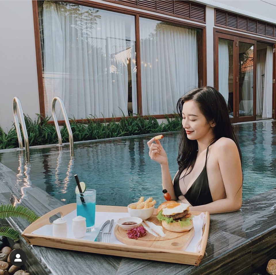 Hot girl Việt đua nhau khoe dáng nóng bỏng trên bãi biển mùa hè - 10 Hot girl Việt đua nhau khoe dáng nóng bỏng trên bãi biển mùa hè - 10