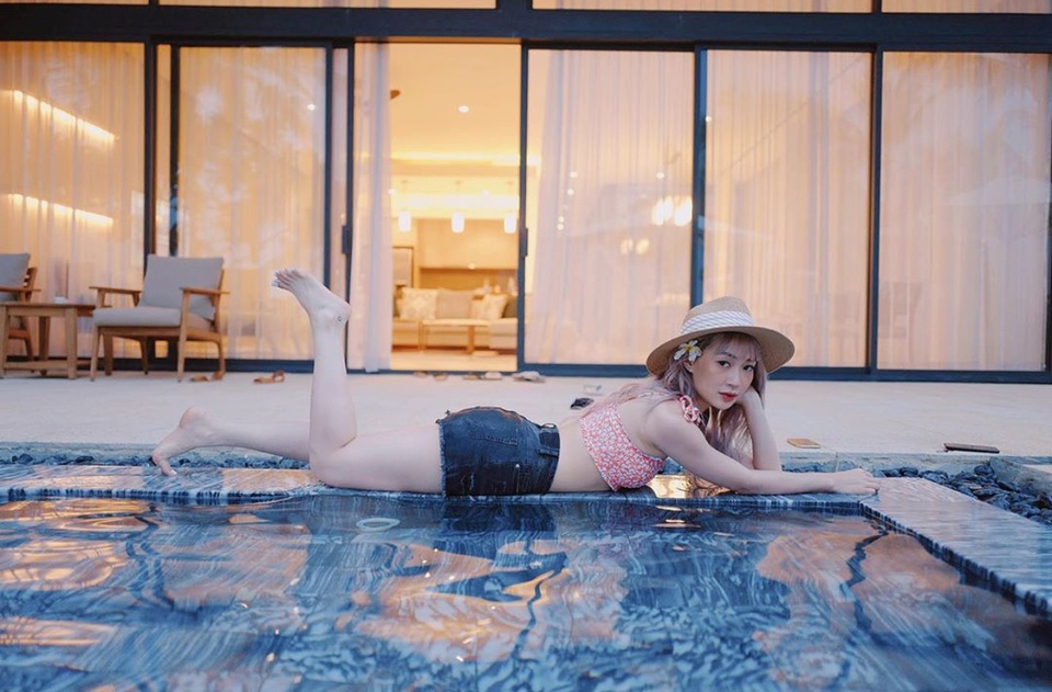 Hot girl Việt đua nhau khoe dáng nóng bỏng trên bãi biển mùa hè - 9 Hot girl Việt đua nhau khoe dáng nóng bỏng trên bãi biển mùa hè - 9