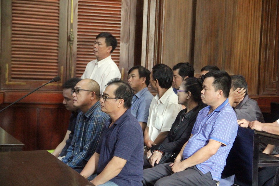 Vụ buôn lậu “siêu xe”: 5 Việt kiều Mỹ chỉ bị… phạt tiền - 1 Vụ buôn lậu “siêu xe”: 5 Việt kiều Mỹ chỉ bị… phạt tiền - 1