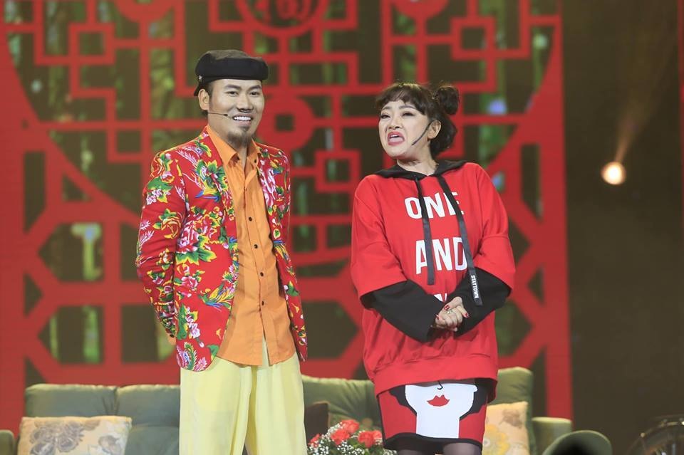 Nghệ sĩ Vượng “râu”: “Mẹ mới mất 3 ngày, tôi đã phải đi mua vui cho thiên hạ” - 2 Nghệ sĩ Vượng “râu”: “Mẹ mới mất 3 ngày, tôi đã phải đi mua vui cho thiên hạ” - 2