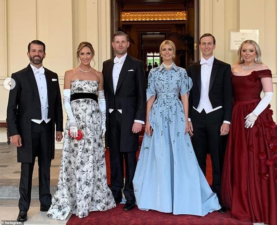 Gia đình Tổng thống Trump “chiếm sóng” mạng xã hội trong chuyến thăm Anh - 1 Gia đình Tổng thống Trump “chiếm sóng” mạng xã hội trong chuyến thăm Anh - 1