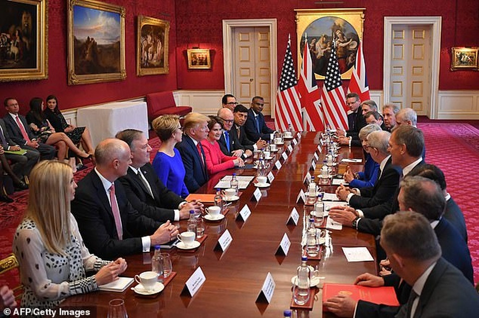Gia đình Tổng thống Trump “chiếm sóng” mạng xã hội trong chuyến thăm Anh - 4 Gia đình Tổng thống Trump “chiếm sóng” mạng xã hội trong chuyến thăm Anh - 4