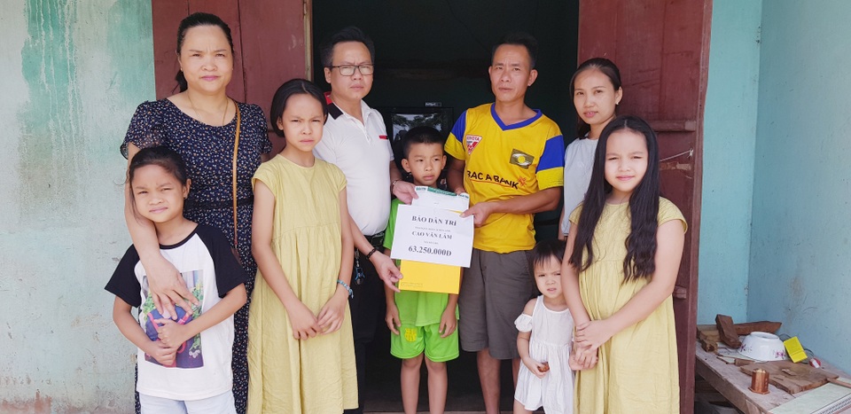 Bạn đọc giúp đỡ hơn 63 triệu đồng hai bố con tàn tật bị vợ bỏ rơi - 2 Bạn đọc giúp đỡ hơn 63 triệu đồng hai bố con tàn tật bị vợ bỏ rơi - 2