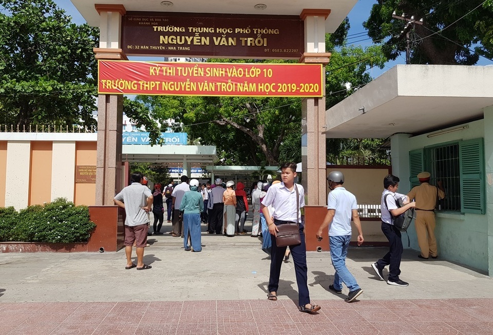 Khánh Hòa: Thí sinh dự thi vào lớp 10 không chuyên kết thúc kỳ thi - 1 Khánh Hòa: Thí sinh dự thi vào lớp 10 không chuyên kết thúc kỳ thi - 1