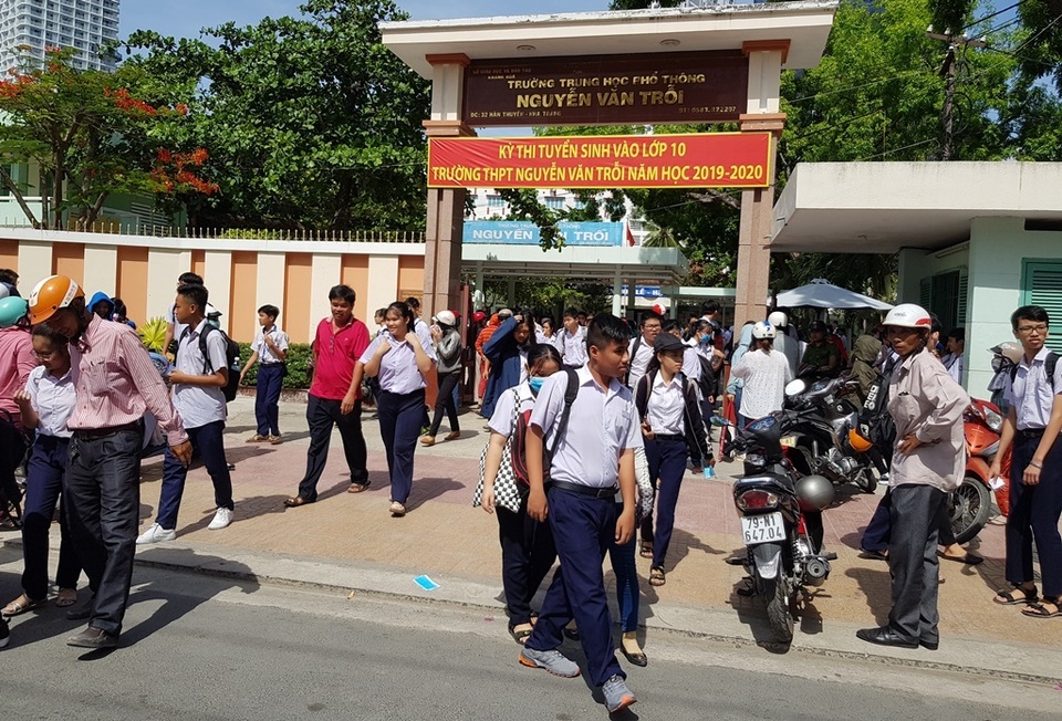 Khánh Hòa: Thí sinh dự thi vào lớp 10 không chuyên kết thúc kỳ thi - 4 Khánh Hòa: Thí sinh dự thi vào lớp 10 không chuyên kết thúc kỳ thi - 4